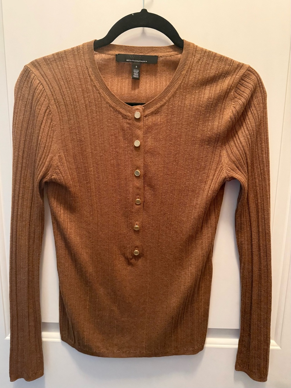 White House Black Market Chestnut Brown Ribbed Button-Front Long Sleeve Top